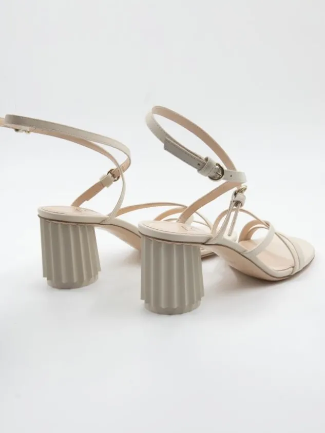 agl_pumps_dorica_m_straps_2-1.webp AGL pumps DORICA M STRAPS D684004PCK Cream White