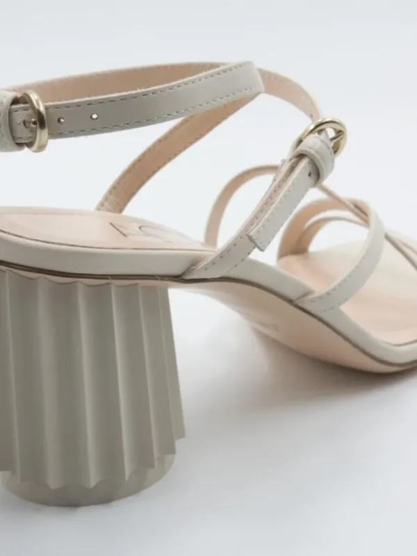 AGL pumps DORICA M STRAPS D684004PCK Cream White