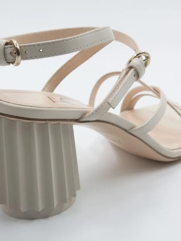 agl_pumps_dorica_m_straps_4-1.webp AGL pumps DORICA M STRAPS D684004PCK Cream White