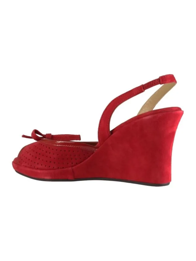 even_and_odd_pumps_h_red_1.webp Even and odd pumps H562 Red