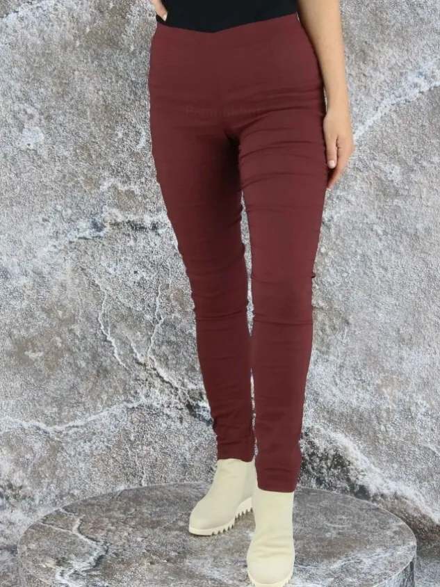 rundholz_trousers___red_1-2.webp Rundholz trousers 363 0110 Red